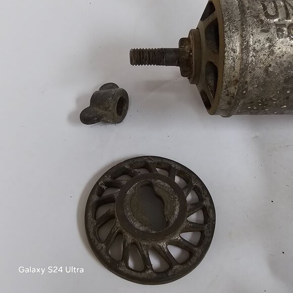 Vintage Universal No.3 Meat Grinder Food Chopper L.F.& C. New Britain Conn. USA - Picture 15 of 15